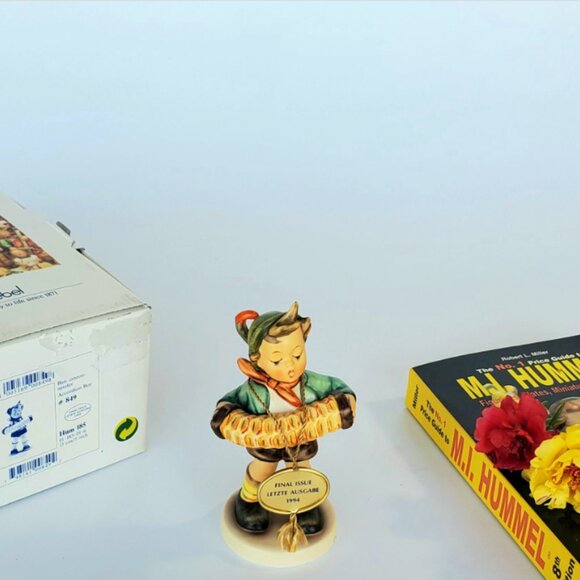 Hummel Figurine -TMK 7 - Number 185 - Accordion Boy - First Issue 1994 - Picture 8 of 8